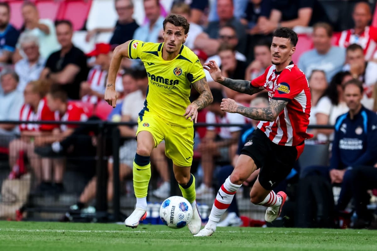 Dennis Man în acțiune în meciul amical PSV - Villarreal