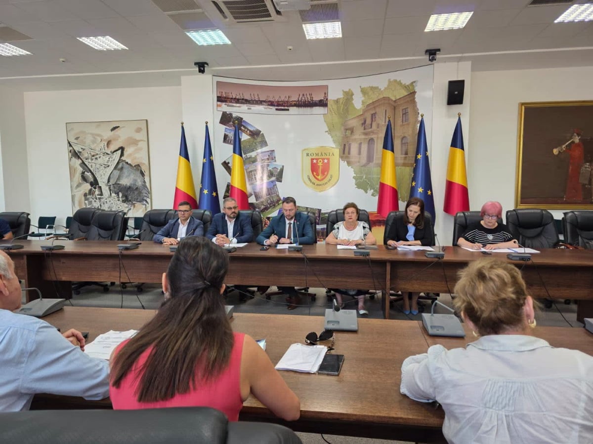 Elevi în sala de examen în Galați, în timpul evaluării naționale Elevi în sala de examen în Galați, în timpul evaluării naționale