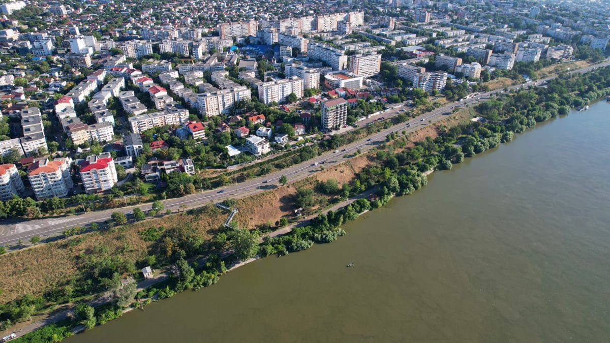 Plantare copaci pe faleza Dunării în Galați Plantare copaci pe faleza Dunării în Galați