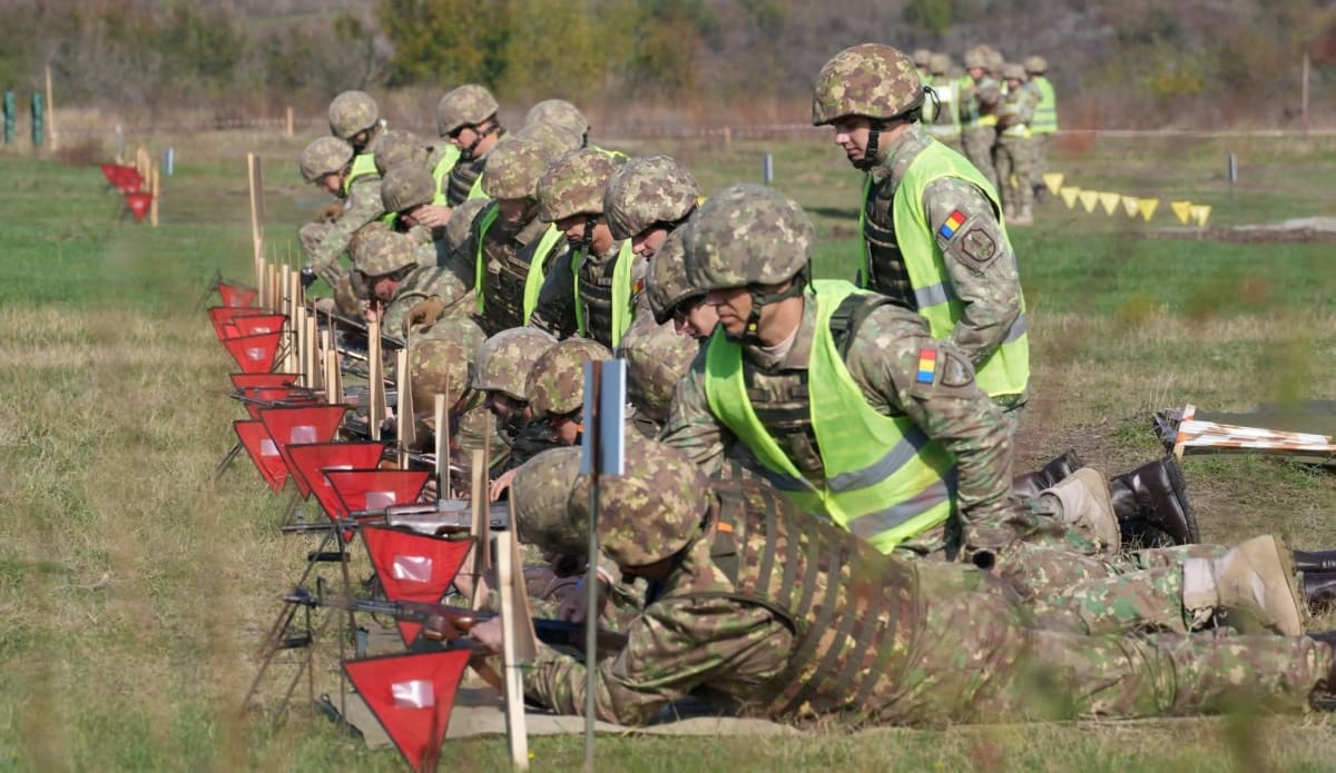 Soldați rezerviști participând la exercițiu militar în județele Neamț, Suceava și Botoșani