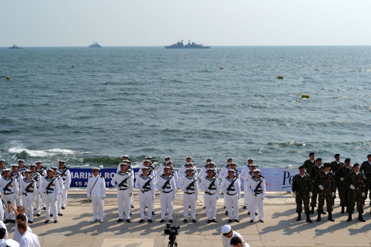 Nave militare și aeronave participând la exercițiu naval în Constanța