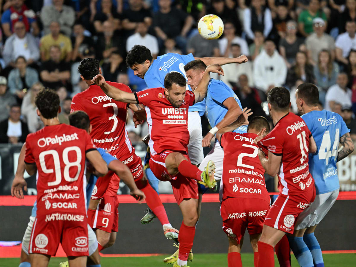 Gabriel Debeljuh în timpul unui meci de fotbal