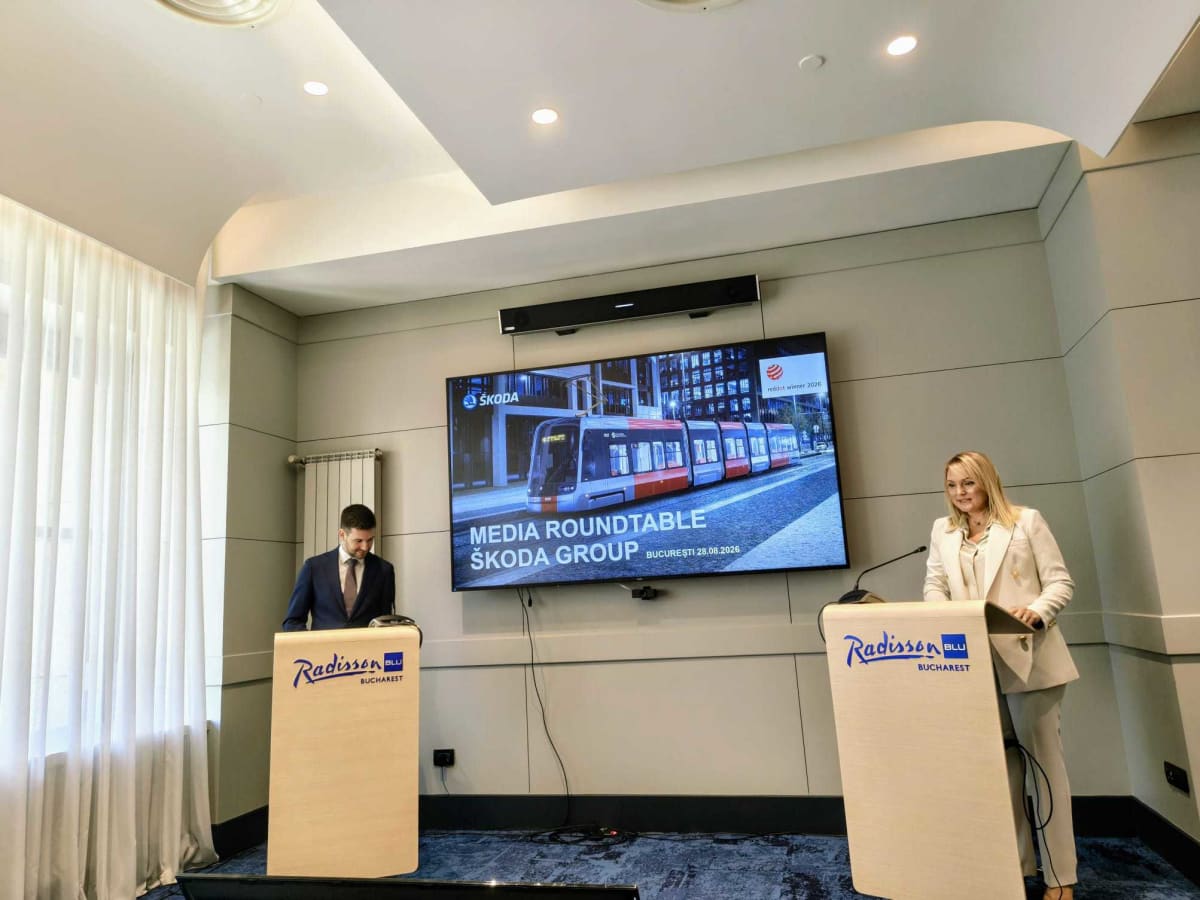 Reprezentanți Škoda Group prezentând planurile pentru România