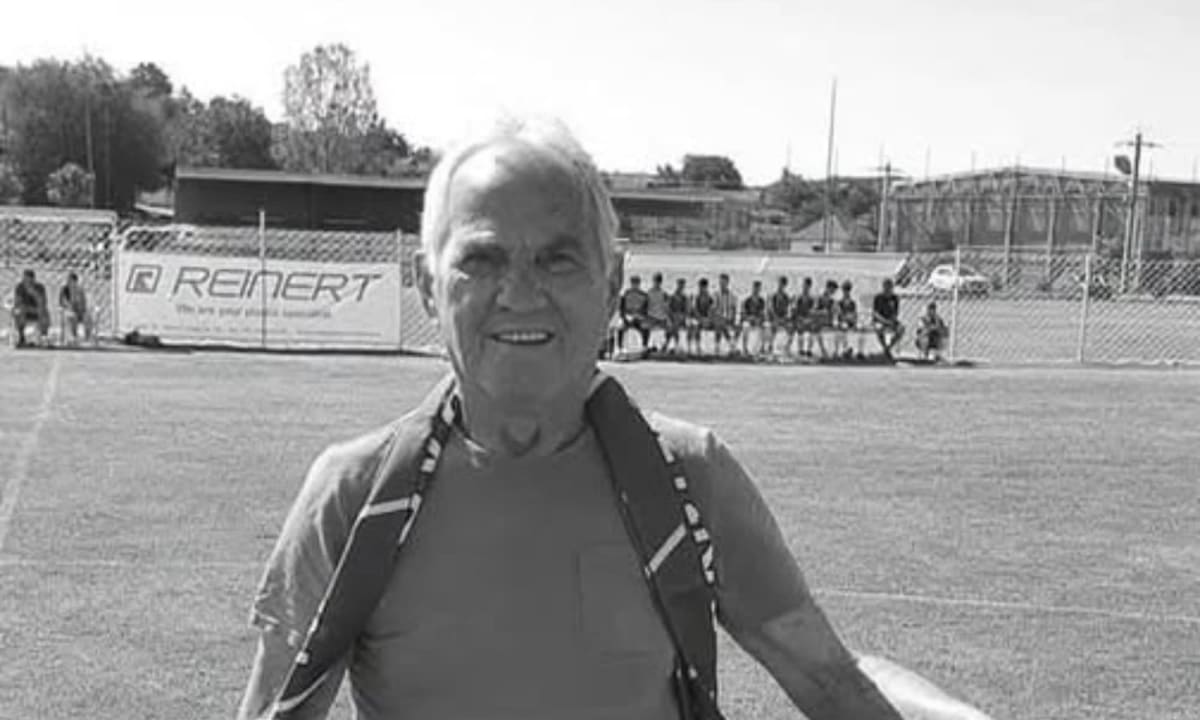 Arpad Szucs în tricoul echipei FC Bihor, în timpul unui meci