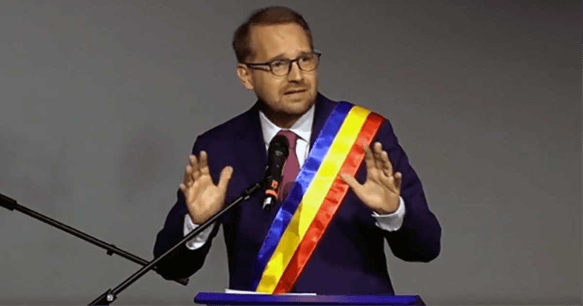 Dominic Fritz în discurs politic, simbol al candidaturii prezidențiale