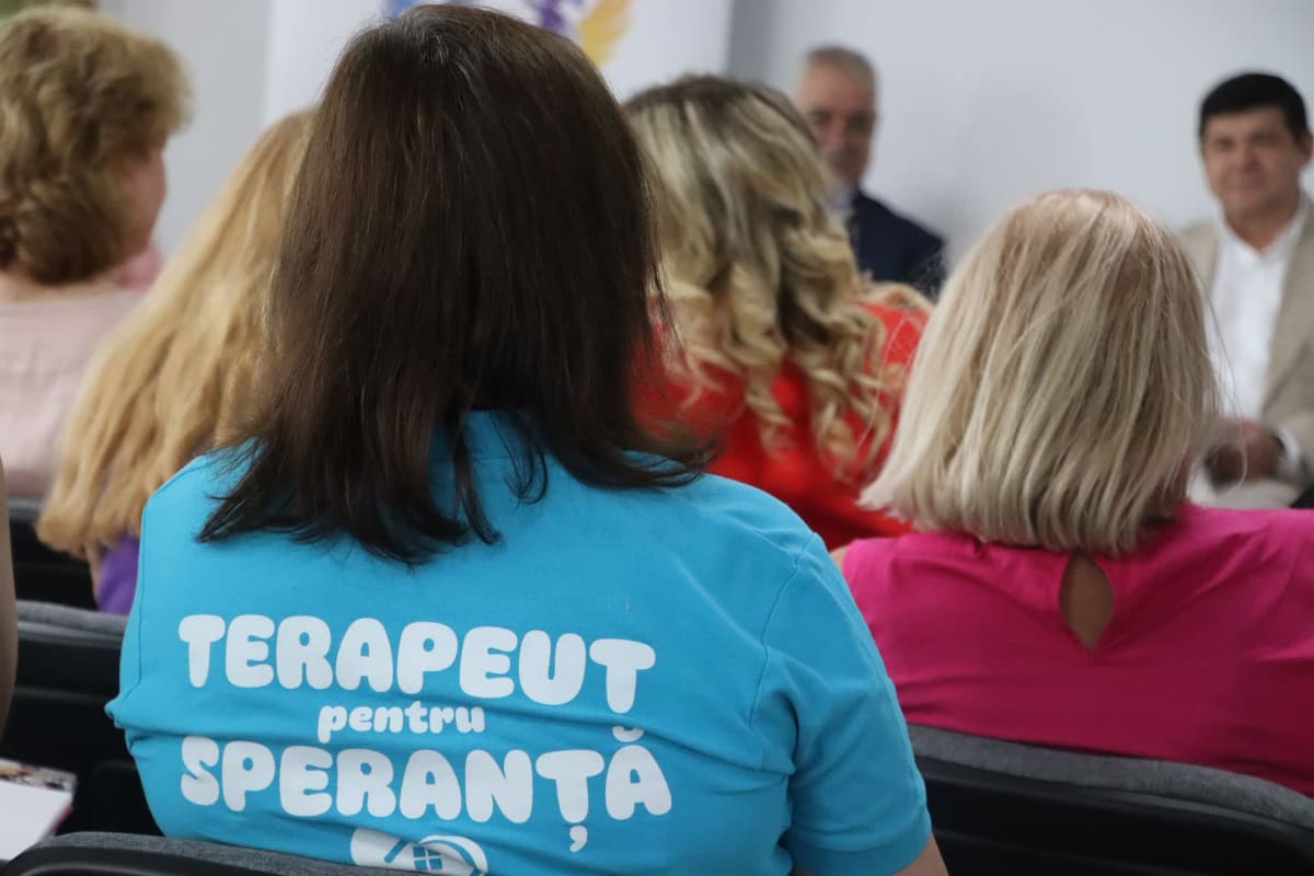copii cu autism în terapie, echipamente moderne, centru specializat