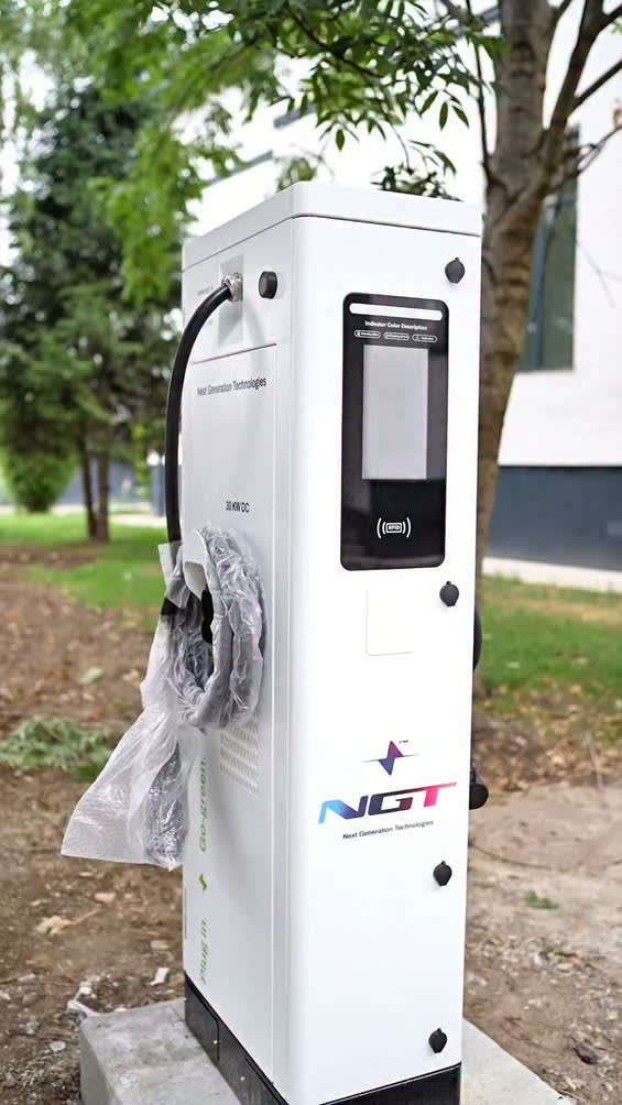 Primăria Botoșani investește în viitor: toate școlile reabilitate au stații de încărcare pentru mașini electrice