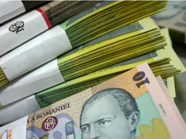 grafice educație financiară, oameni testând cunoștințele grafice educație financiară, oameni testând cunoștințele