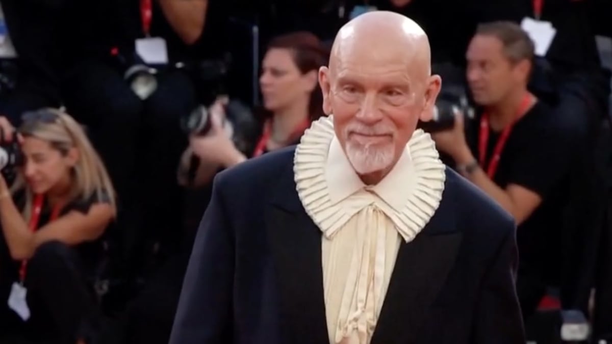 John Malkovich emoționat la proiecție în Veneția