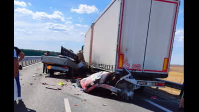 accident rutier pe Drumul Expres 12, autovehicule avariate, echipaje de intervenție