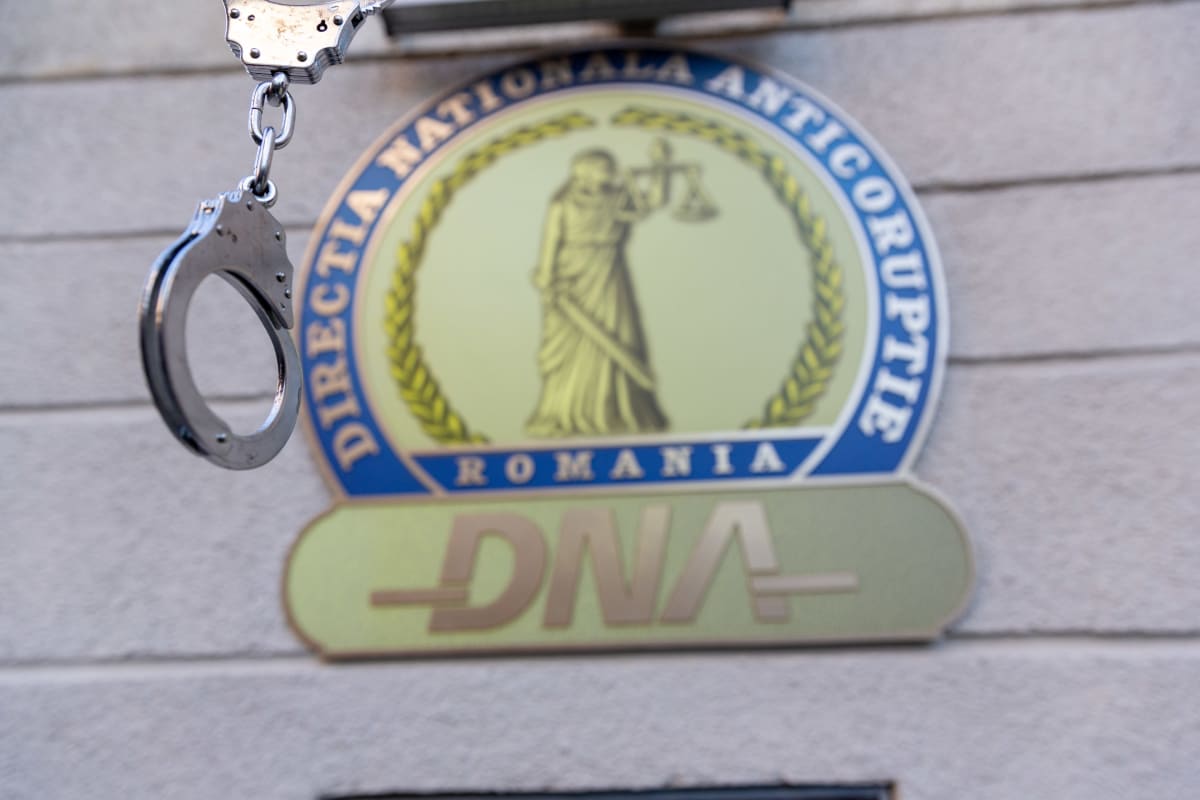 activitate poliție la universitate, percheziție în curs activitate poliție la universitate, percheziție în curs