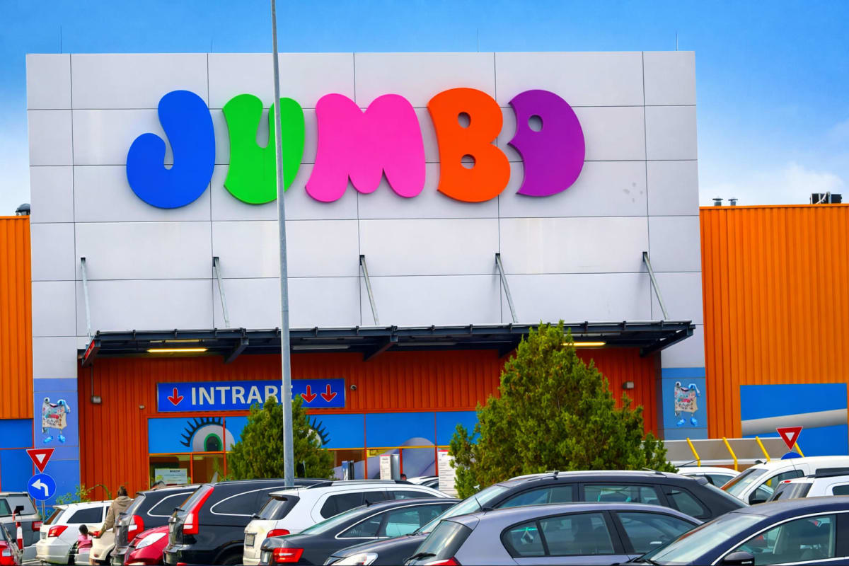 magazin Jumbo în construcție pe terenul fostei fabrici Habitex magazin Jumbo în construcție pe terenul fostei fabrici Habitex
