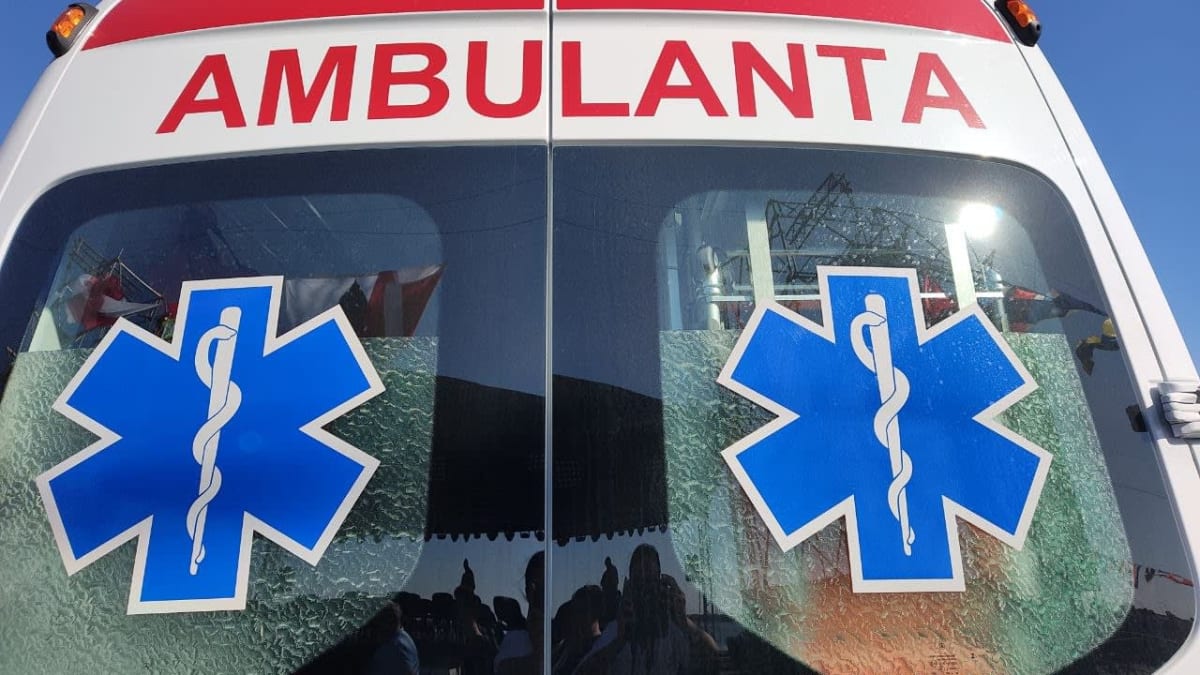 accident rutier, două autoturisme, femeie rănită, intervenție medicală