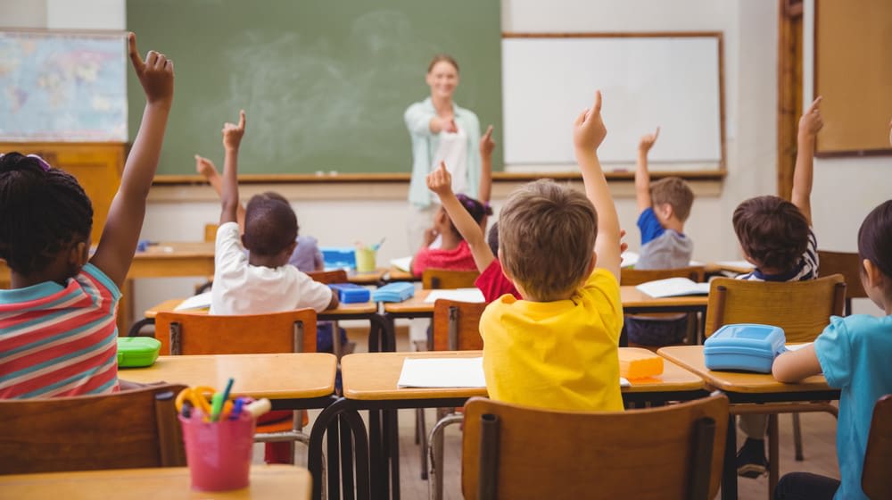 Elevi în clasă, test antidrog, școală românească