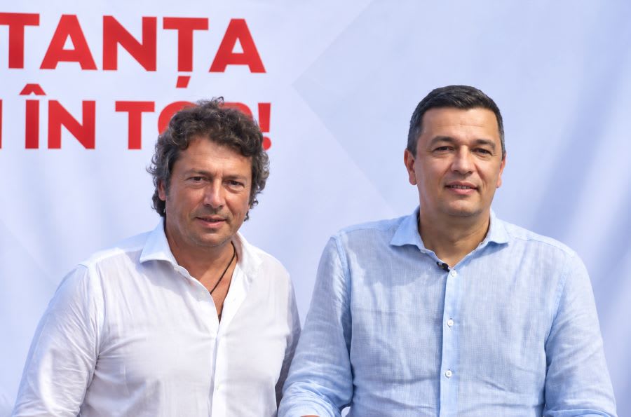 Daniel Georgescu în conferință, în fața colegilor Daniel Georgescu în conferință, în fața colegilor