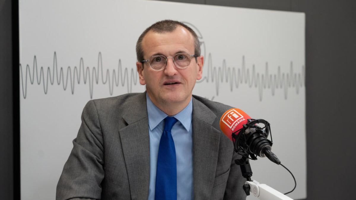 profesor Cristian Preda în studio la RFI România profesor Cristian Preda în studio la RFI România
