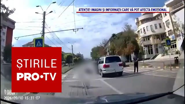 mașină accident pe trecerea de pietoni în Botoșani mașină accident pe trecerea de pietoni în Botoșani