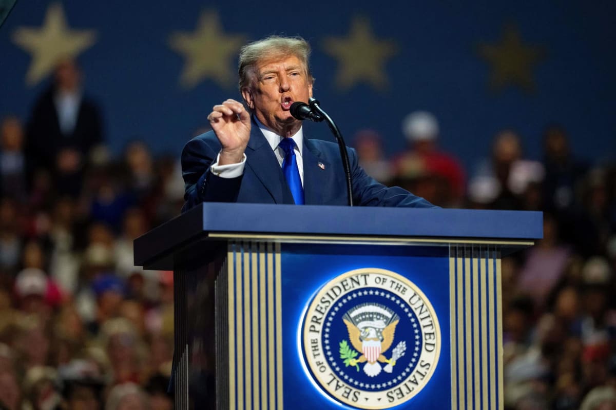 Donald Trump la Dublin exprimând sprijin pentru reunificare Donald Trump la Dublin exprimând sprijin pentru reunificare