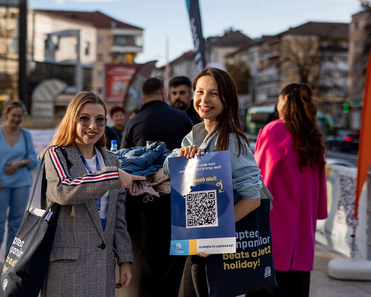 participanți la eveniment corporatist în curțile companiilor