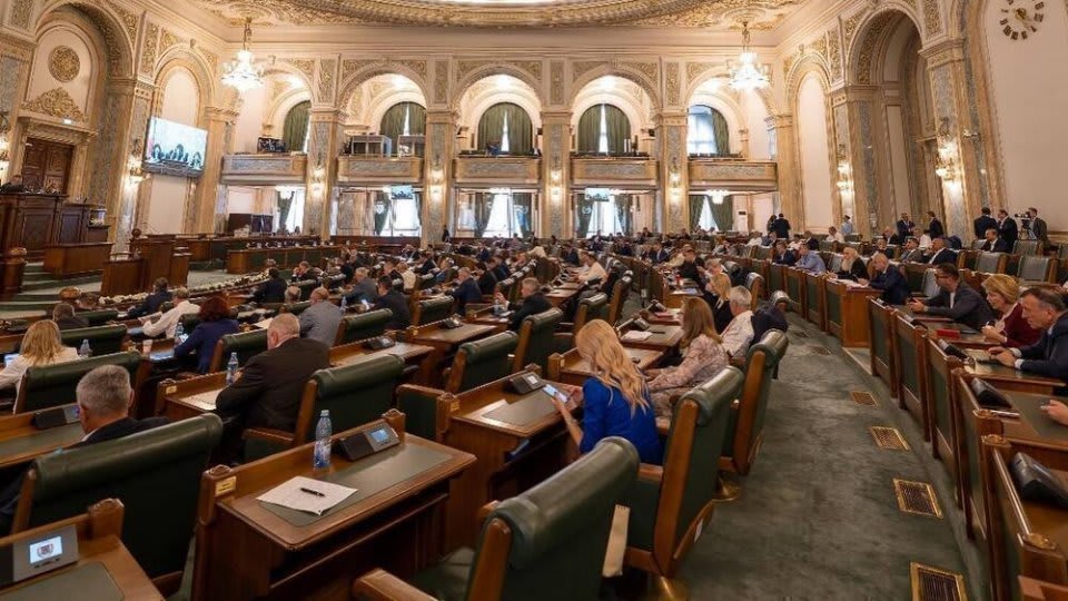 senatori în plen în timpul dezbaterii proiectului de lege senatori în plen în timpul dezbaterii proiectului de lege