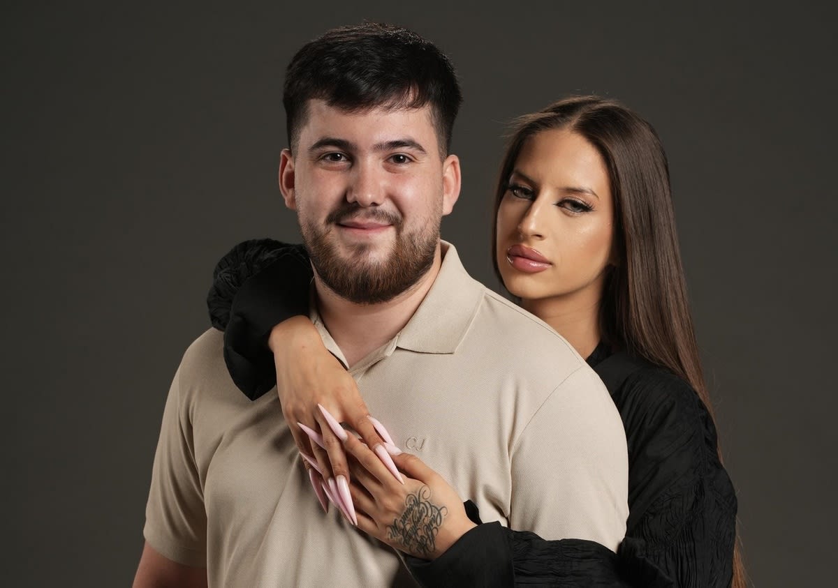 cuplu de influenceri participând la Power Couple România