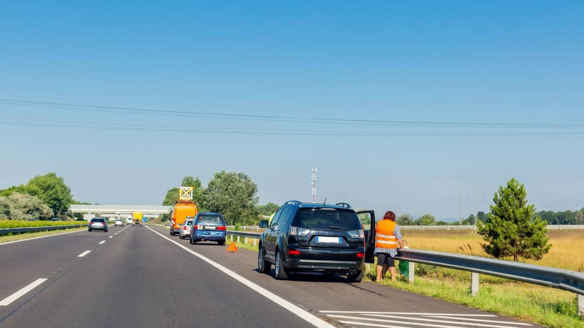 Ce sancțiuni primești dacă oprești sau circuli nejustificat pe banda de urgență a autostrăzii
