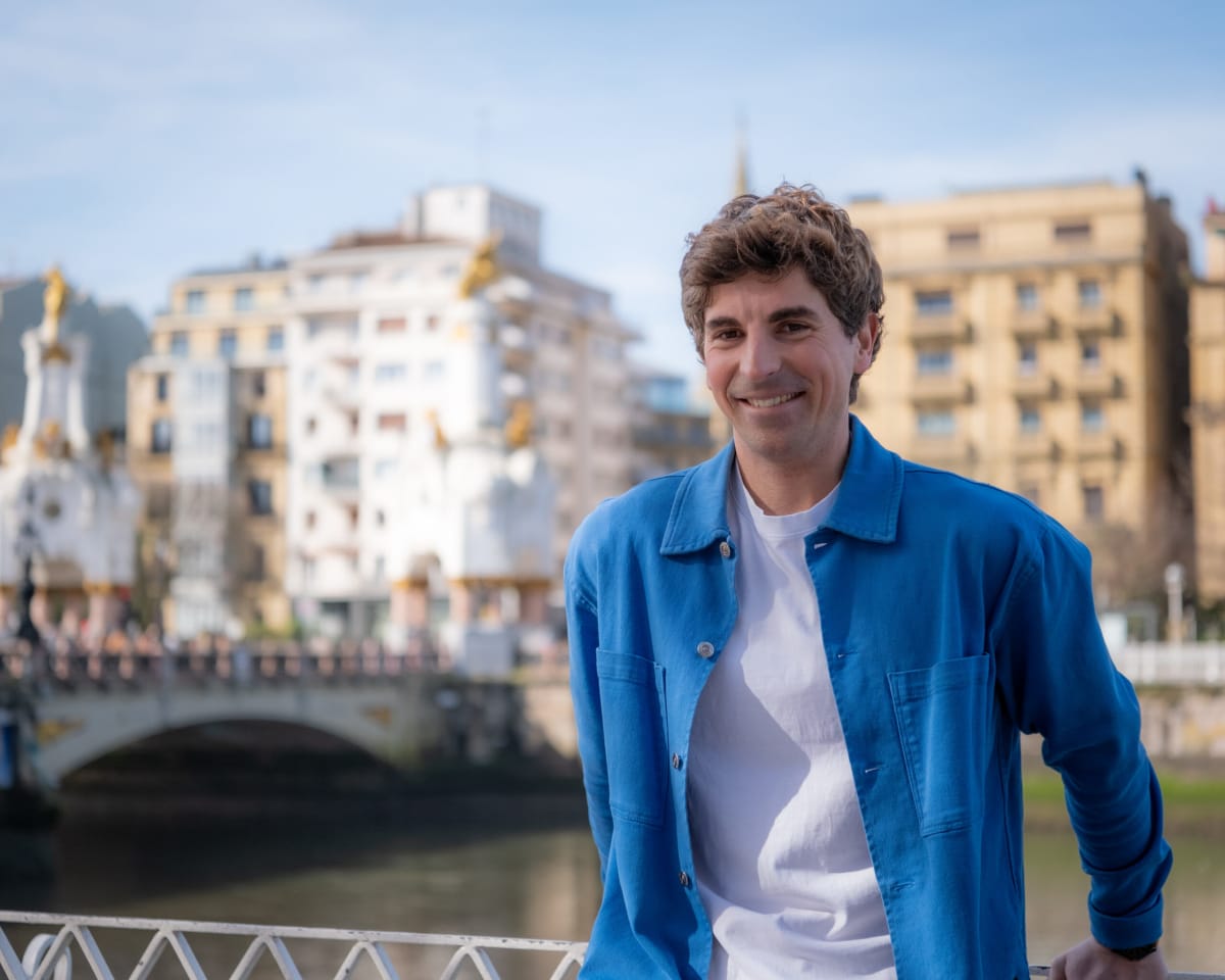 Primarul din San Sebastián vorbește despre românii din oraș: „Îi încurajez să aprofundeze identitatea bască”