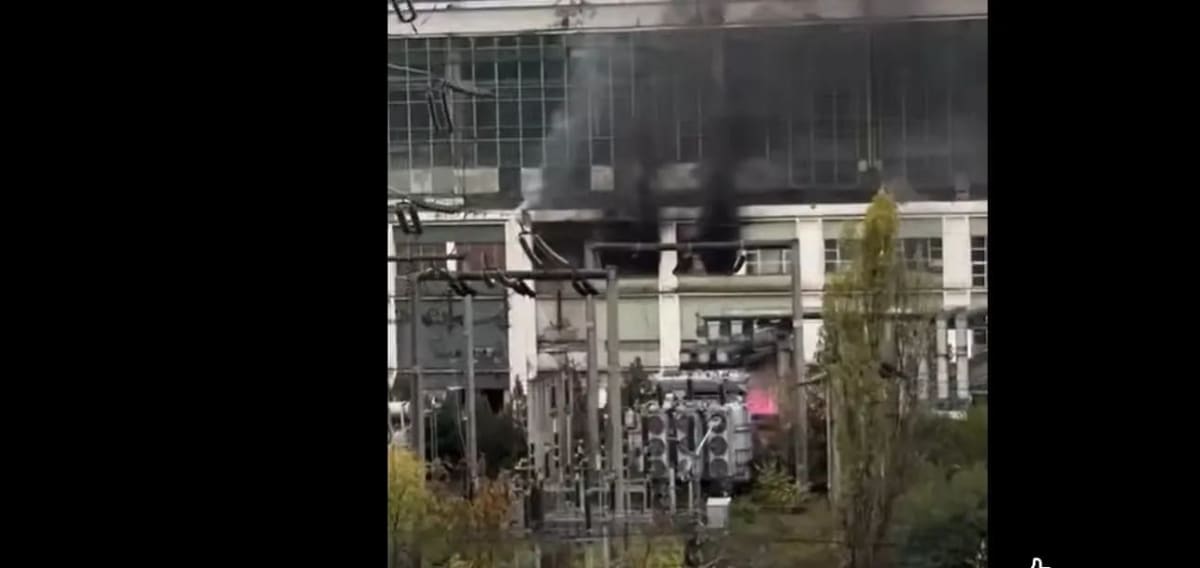 Incendiu la CET Iași, pompieri intervenind