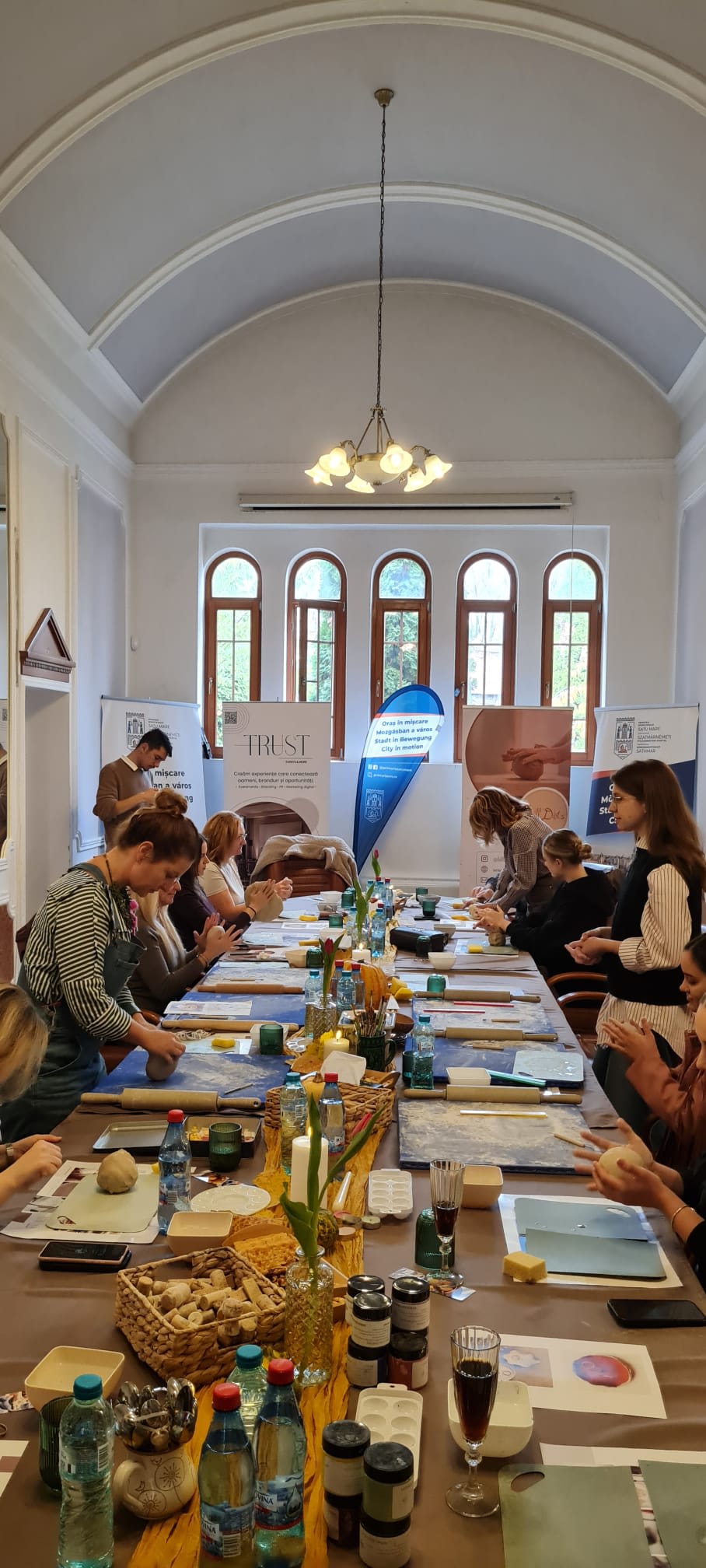 participanți la atelier de ceramică în Casa Verde, Satu Mare participanți la atelier de ceramică în Casa Verde, Satu Mare