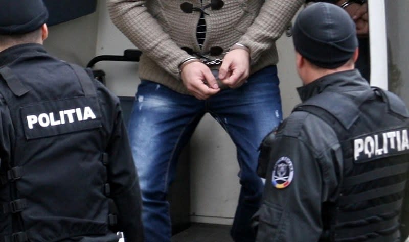 Polițiști în acțiune, suspect reținut, anchetă criminalistică
