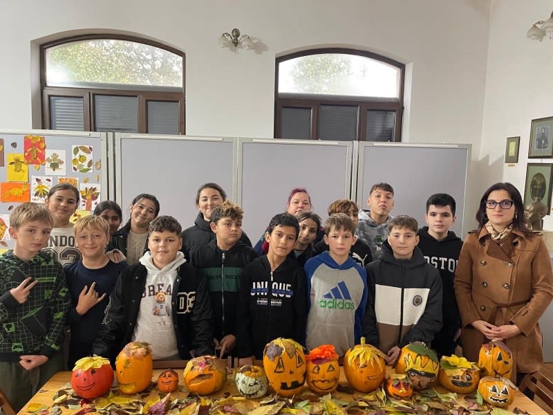 Elevii din Ștefănești, premiați prin expoziția „Arta în culorile toamnei” la Muzeul „Ștefan Luchian”