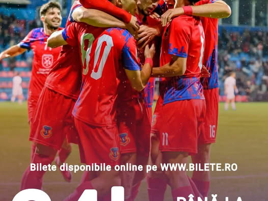 stadion plin cu suporteri la meciul de fotbal