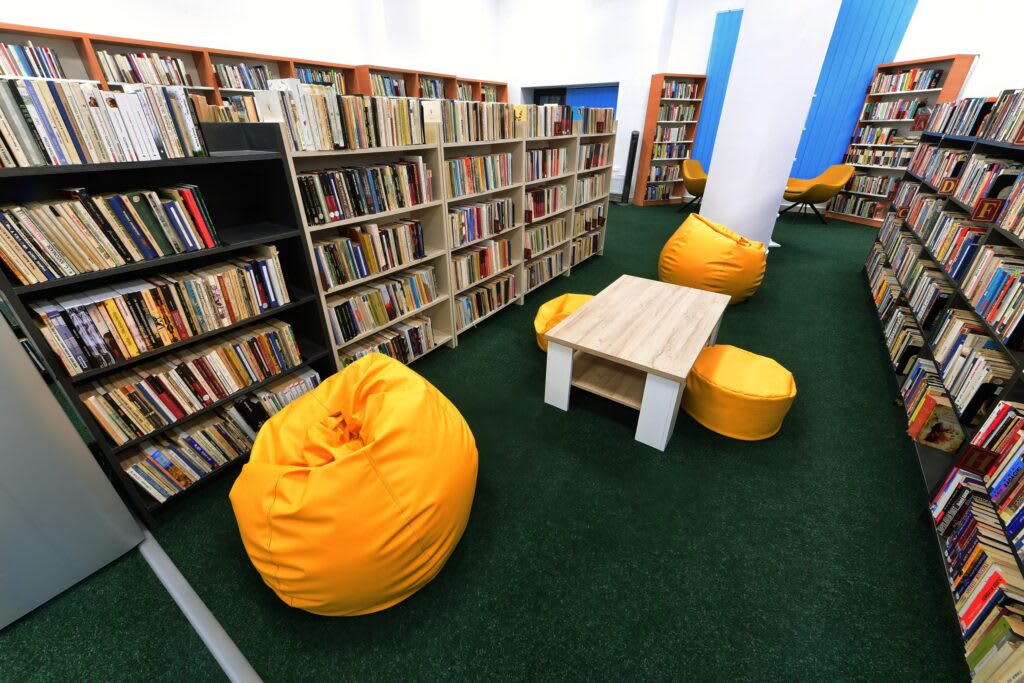activitate educație pentru sănătate în bibliotecă, elevi și profesori