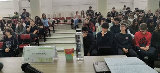 scriitori la întâlnire cu elevi