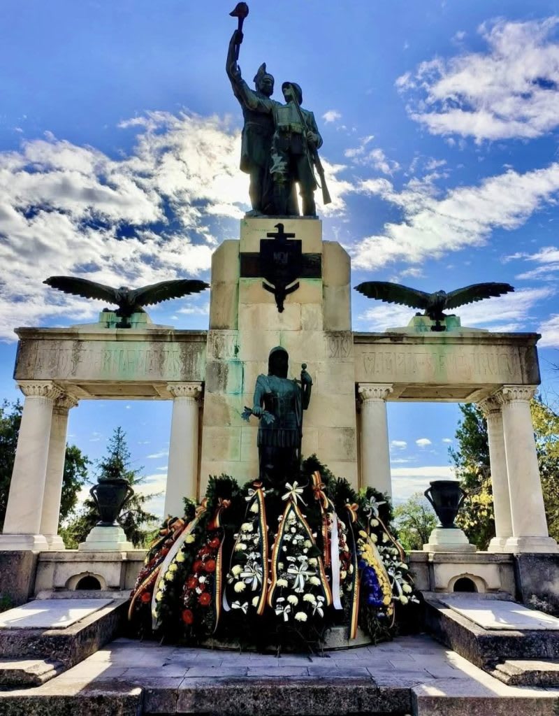 Monumentul Eroilor din Drobeta-Turnu Severin Monumentul Eroilor din Drobeta-Turnu Severin