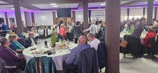 seniori petrecând timp împreună