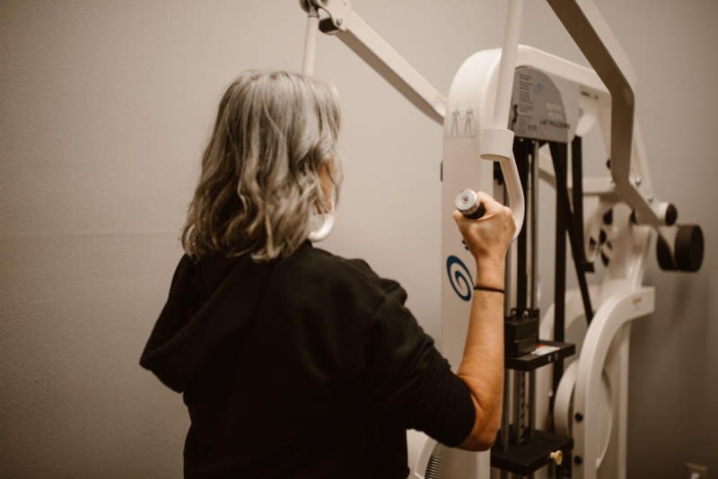 Menopauza accelerează pierderea masei osoase și crește riscul de osteoporoză