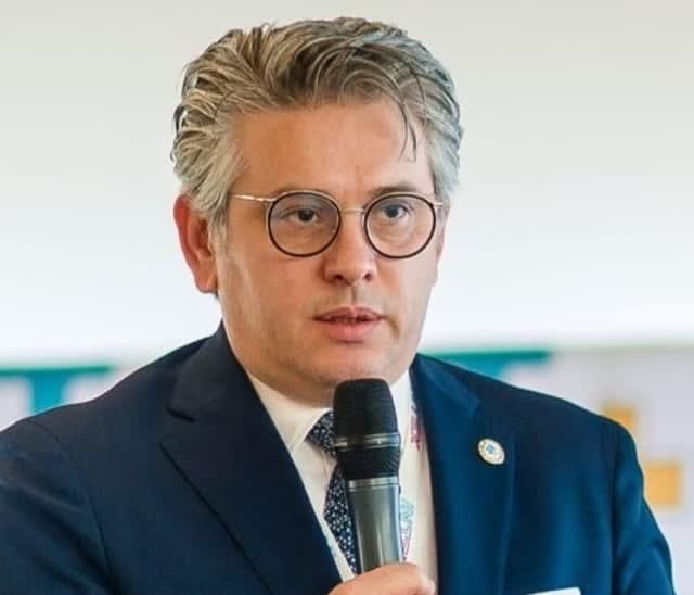 Sterică Fudulea discutând despre problemele IMM-urilor Sterică Fudulea discutând despre problemele IMM-urilor