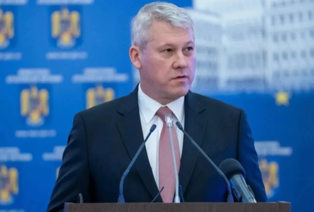 Cătălin Predoiu discutând despre securitate Cătălin Predoiu discutând despre securitate