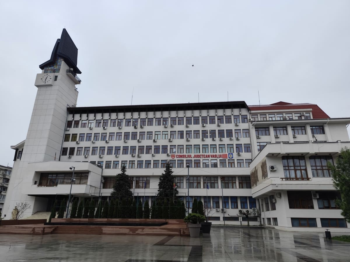 Consiliul local Vaslui discutând despre locuințe pentru tineri Consiliul local Vaslui discutând despre locuințe pentru tineri