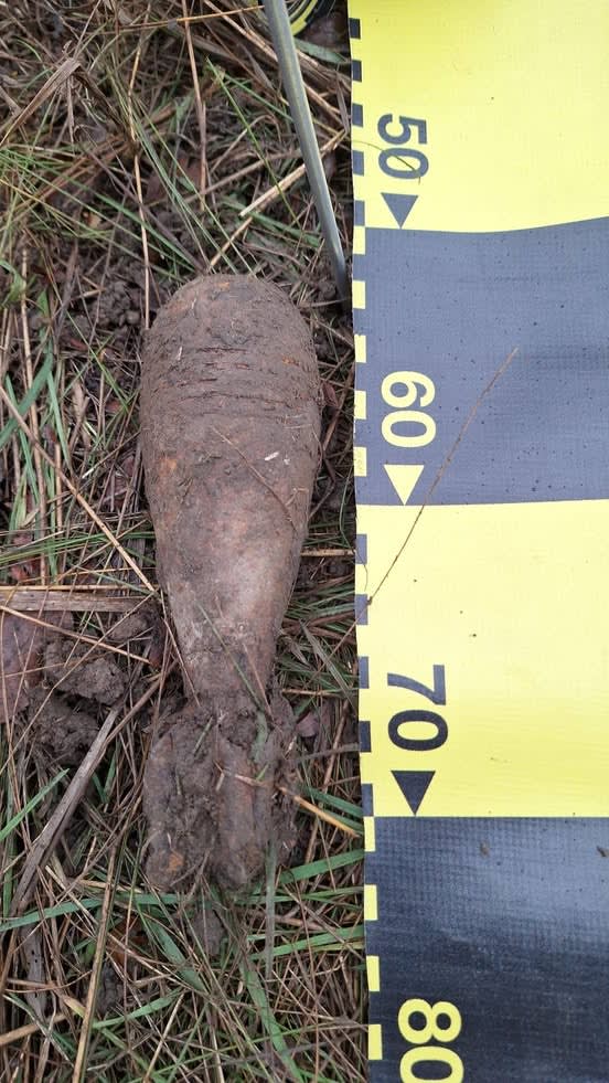 ISU Botoșani a ridicat o bombă și un focos descoperite la Orășeni Vale