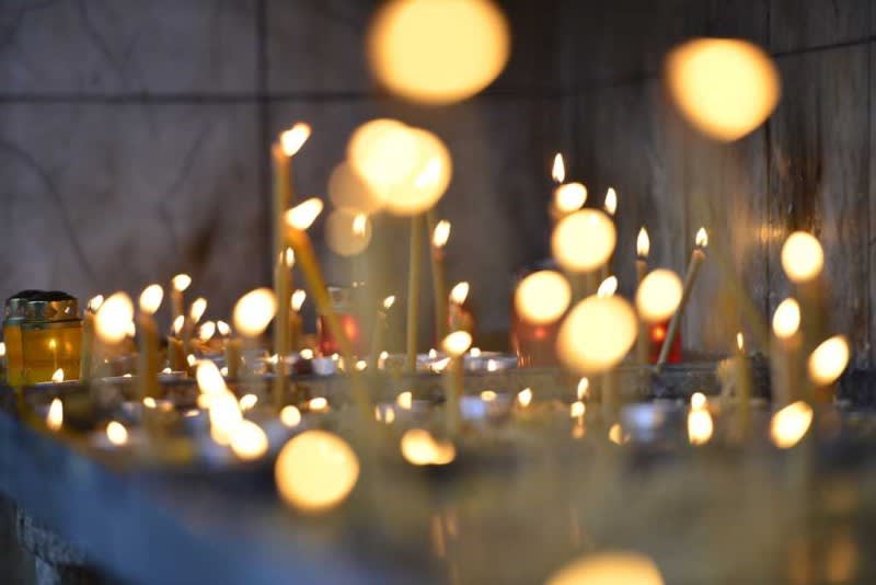 Biserica Ortodoxă sărbătorește Moșii de toamnă prin rugăciuni și pomenirea celor adormiți