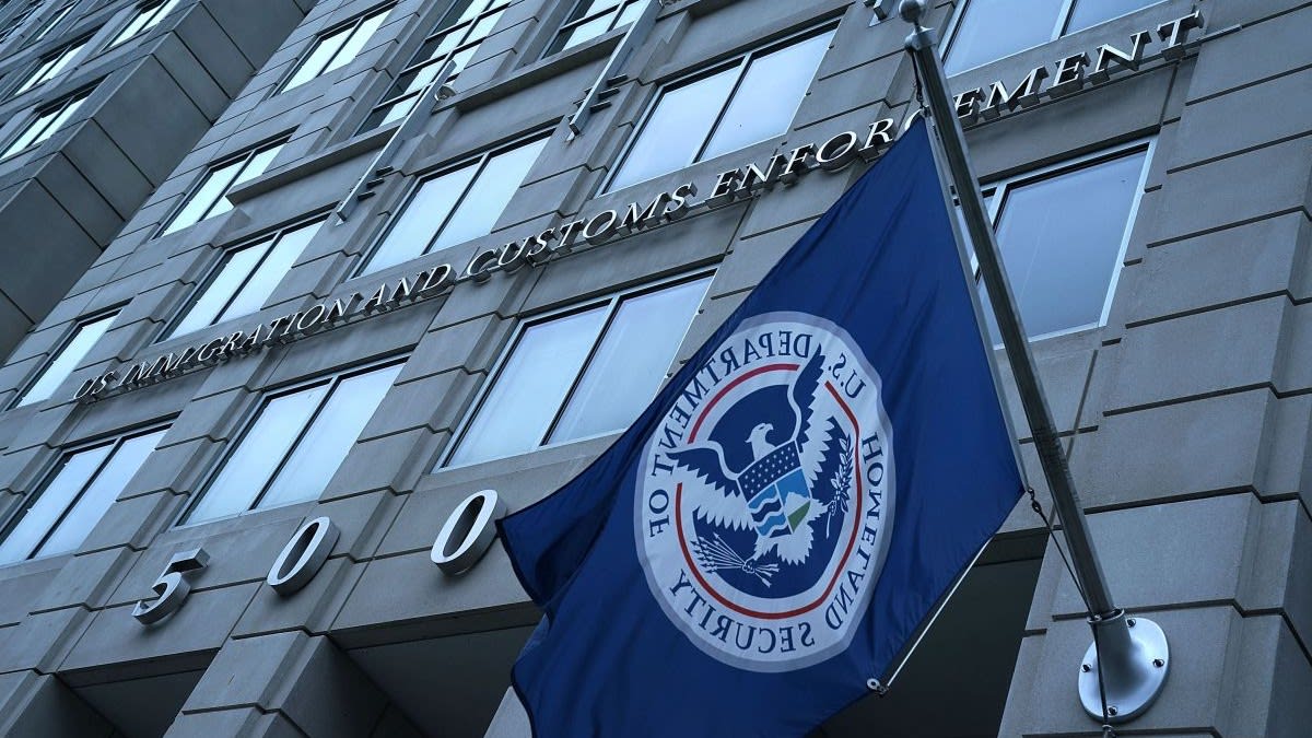 Informații despre angajații DHS publicate online Informații despre angajații DHS publicate online