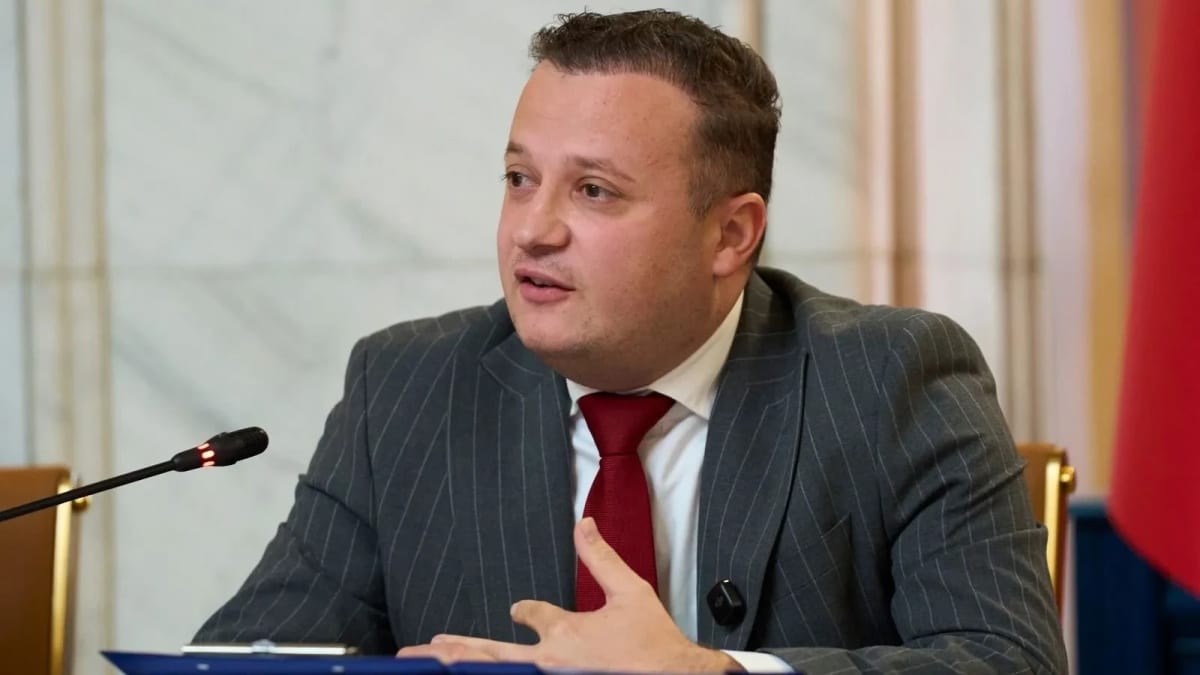 Andrei Ohaci la o conferință de presă Andrei Ohaci la o conferință de presă