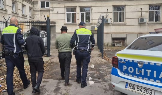 Polițiști în acțiune, percheziții la domiciliu