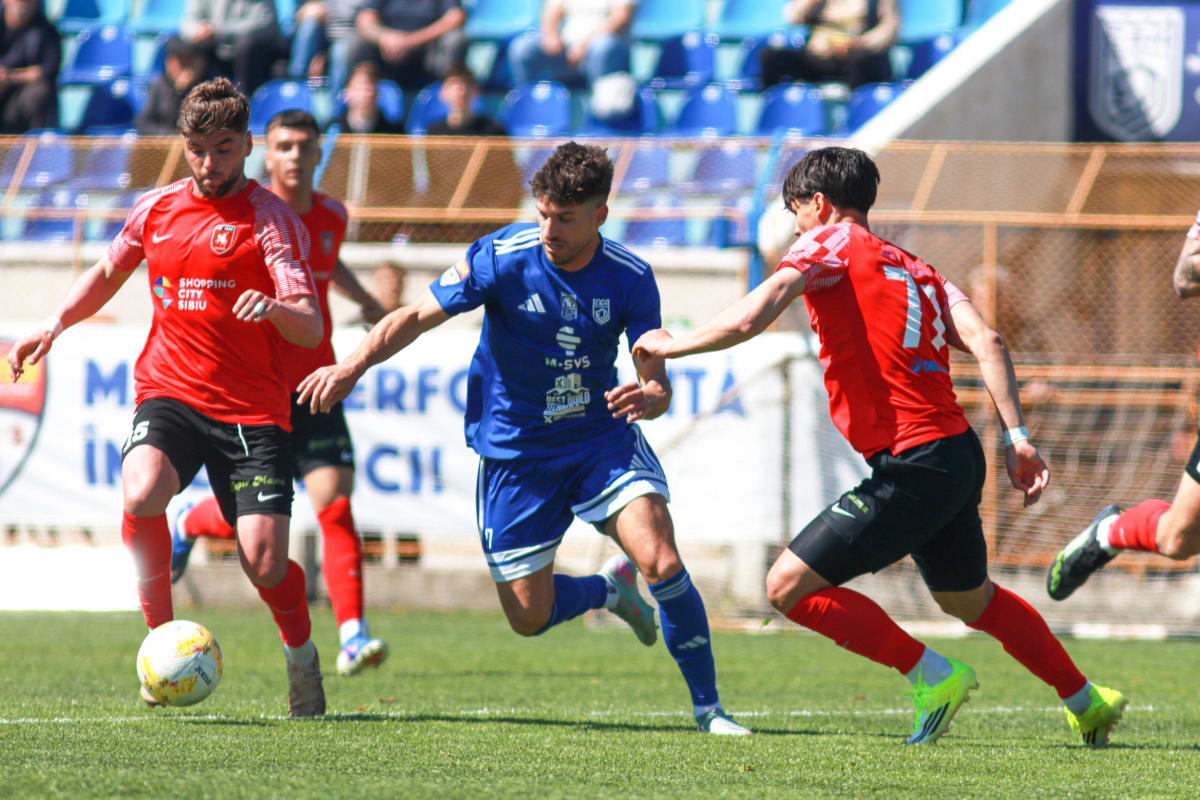 CSM Olimpia în acțiune pe teren CSM Olimpia în acțiune pe teren
