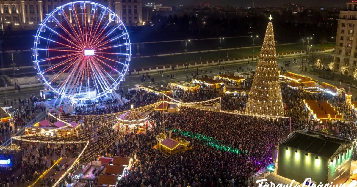 Târgul de Crăciun București, căsuțe și brad