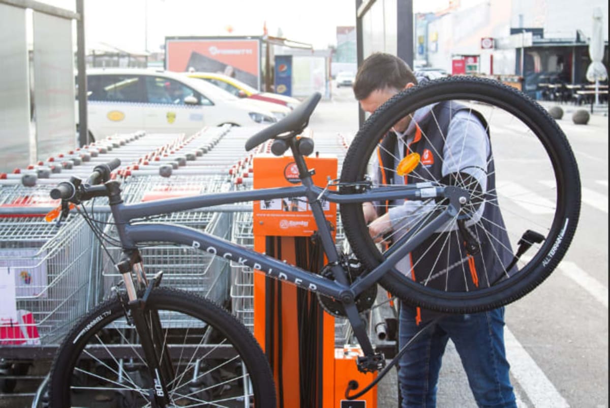 Ceetrus investește în stații gratuite de reparații pentru biciclete în 12 orașe, în centrele comerciale Auchan și Aushopping Ceetrus investește în stații gratuite de reparații pentru biciclete în 12 orașe, în centrele comerciale Auchan și Aushopping
