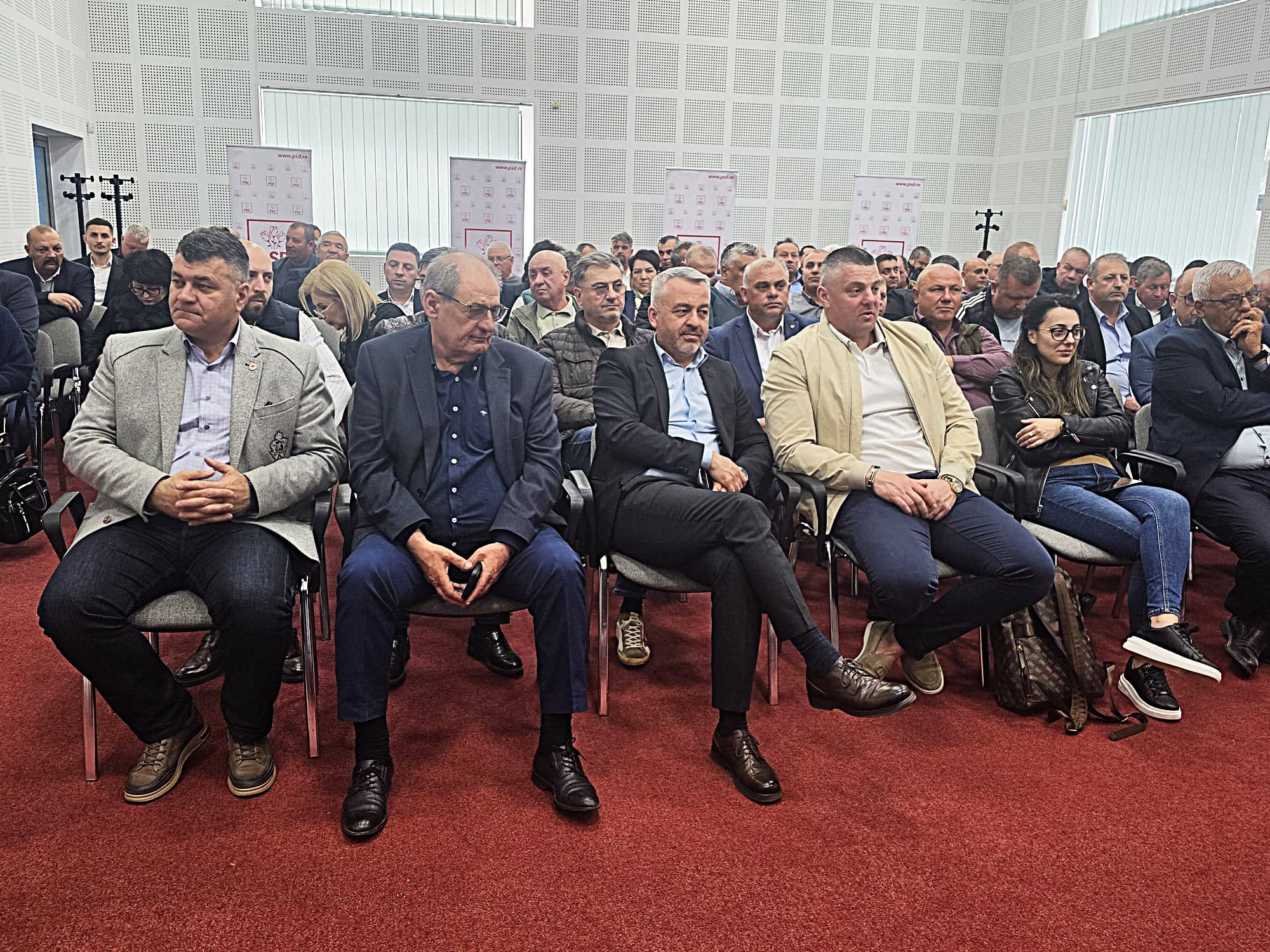 Lideri PSD vasluieni participând la votul online la Centrul de Afaceri Lideri PSD vasluieni participând la votul online la Centrul de Afaceri