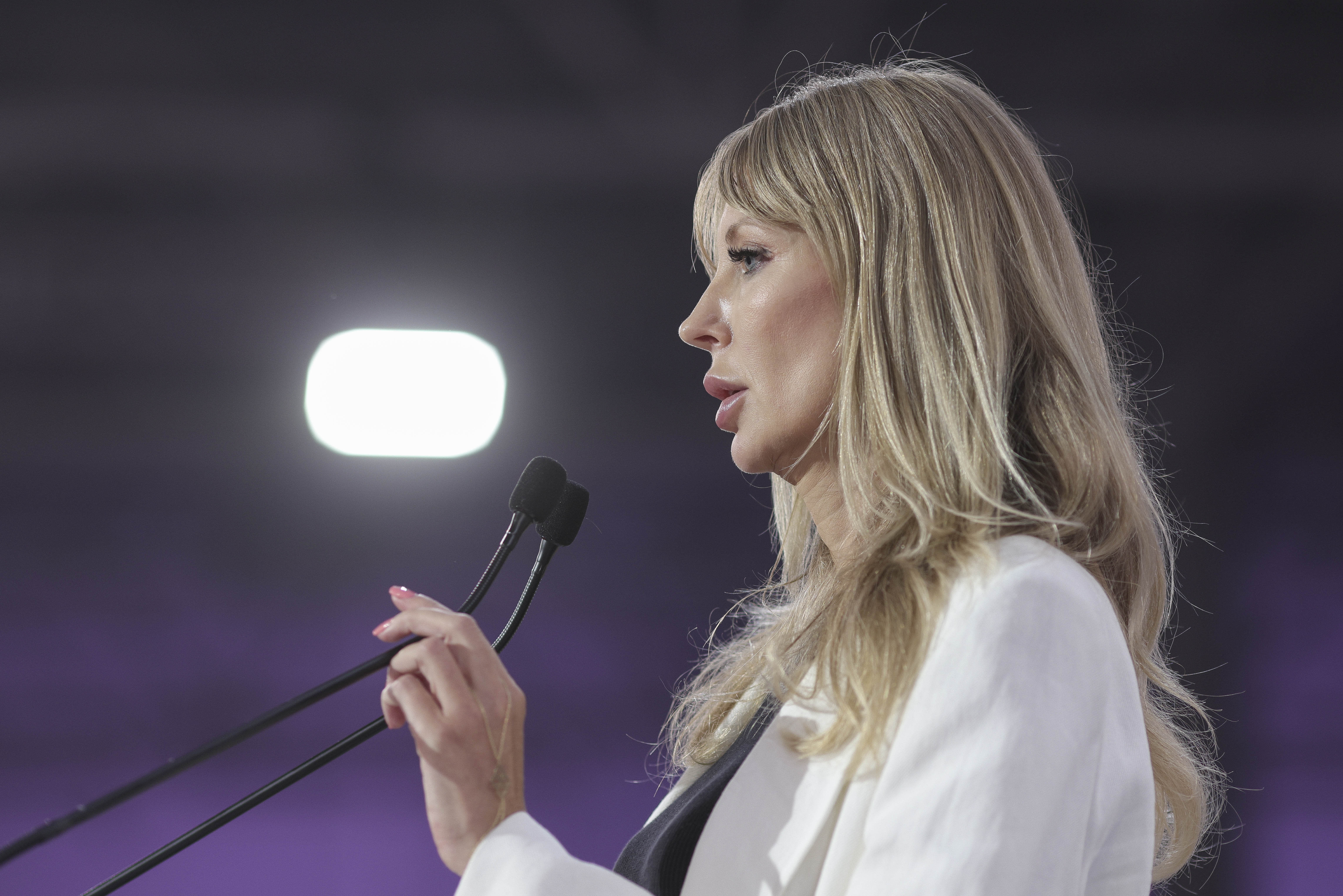 Victoria Stoiciu în timpul unui discurs politic